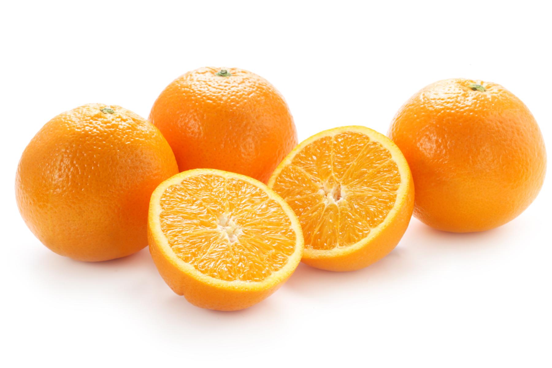 ganze und halbe Orangen